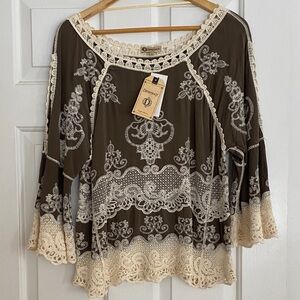 Cute Women's Top with Brown and Cream Lace Size Small BRAND NEW!